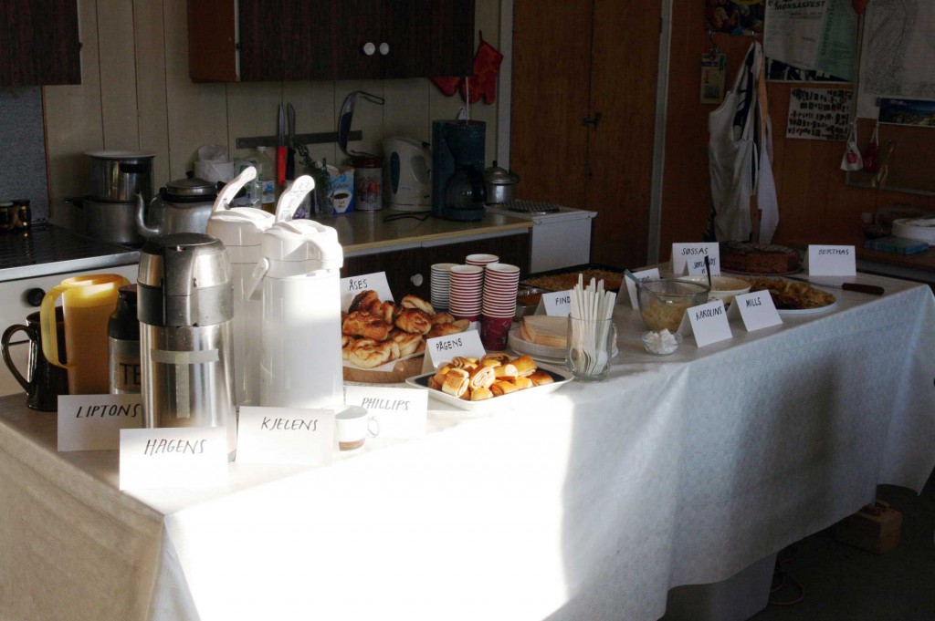 Saturday Café at Sørfinnset skole: Industry. Testing homemade vs ready made. Photo: Rakett